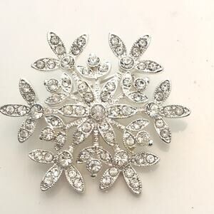 Bright Rhinestone Starburst Snowflake Brooch - Silver Tone- Floral Starburst Pin